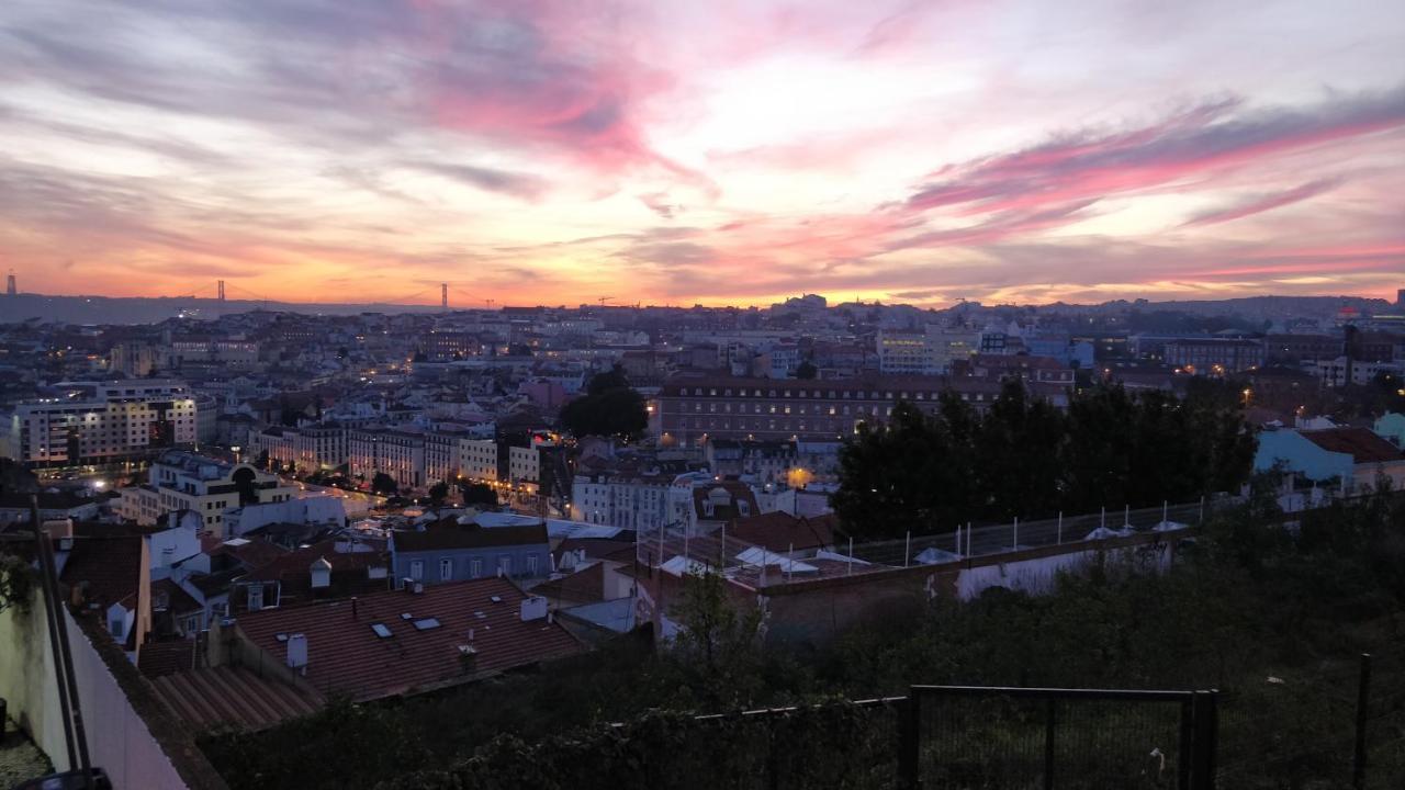 Stroll To Coffee Shops Near A Renovated Hillside Apartment In Graca Лиссабон Экстерьер фото