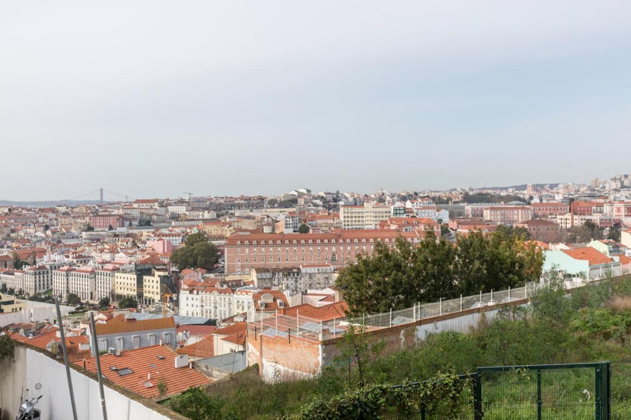 Stroll To Coffee Shops Near A Renovated Hillside Apartment In Graca Лиссабон Экстерьер фото