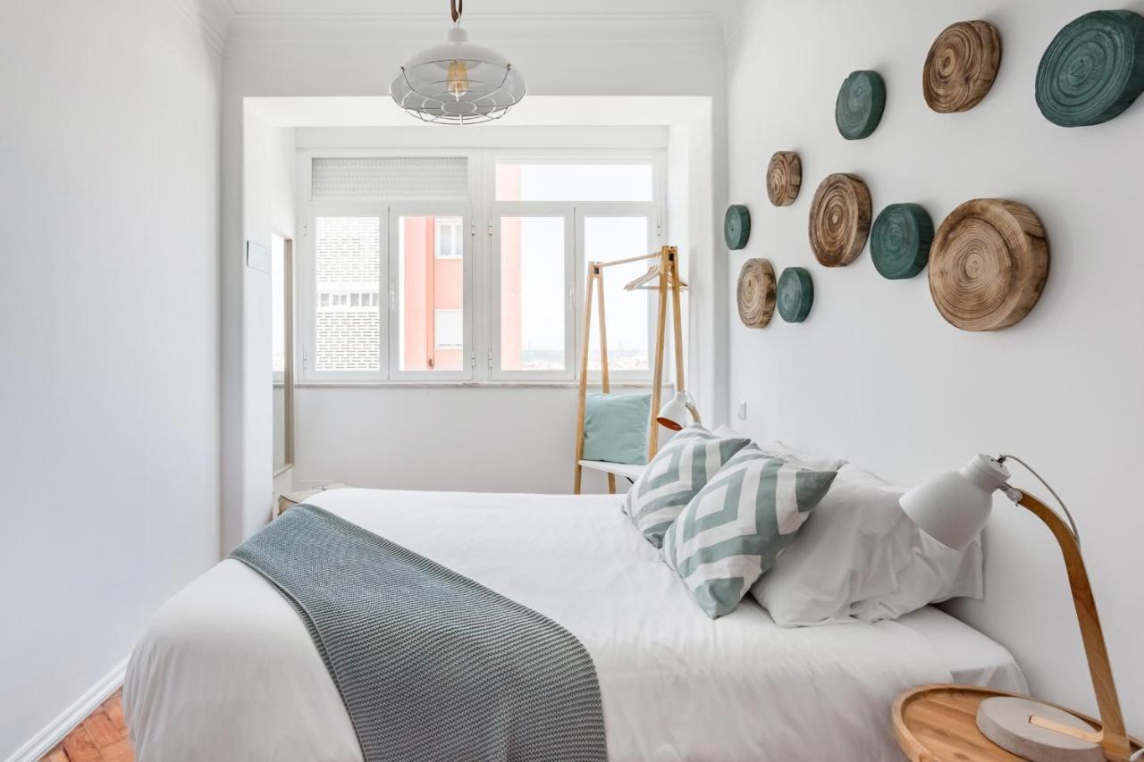Stroll To Coffee Shops Near A Renovated Hillside Apartment In Graca Лиссабон Экстерьер фото