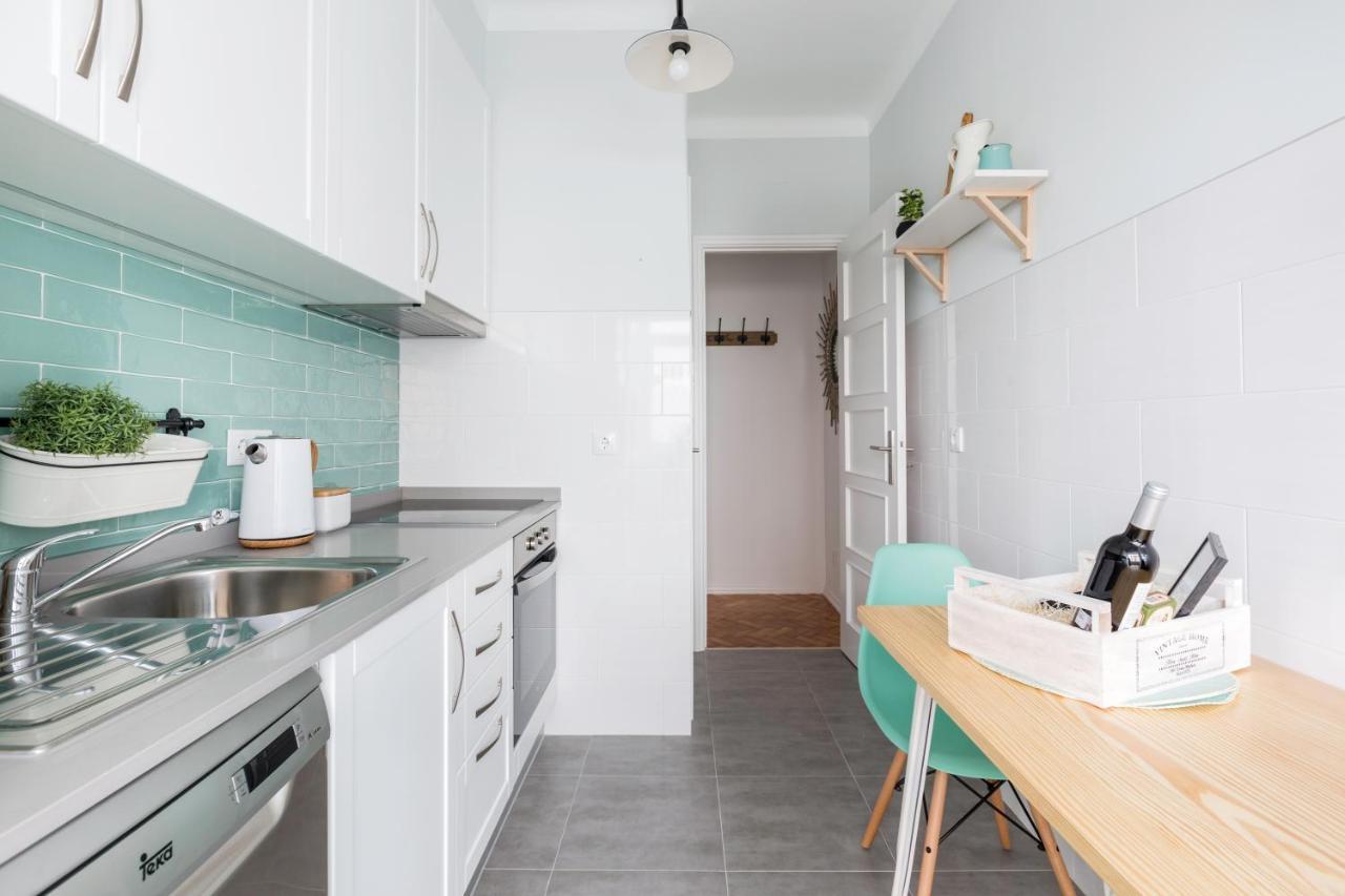 Stroll To Coffee Shops Near A Renovated Hillside Apartment In Graca Лиссабон Экстерьер фото