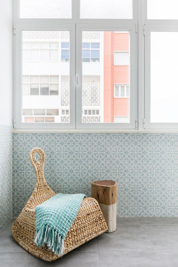 Stroll To Coffee Shops Near A Renovated Hillside Apartment In Graca Лиссабон Экстерьер фото