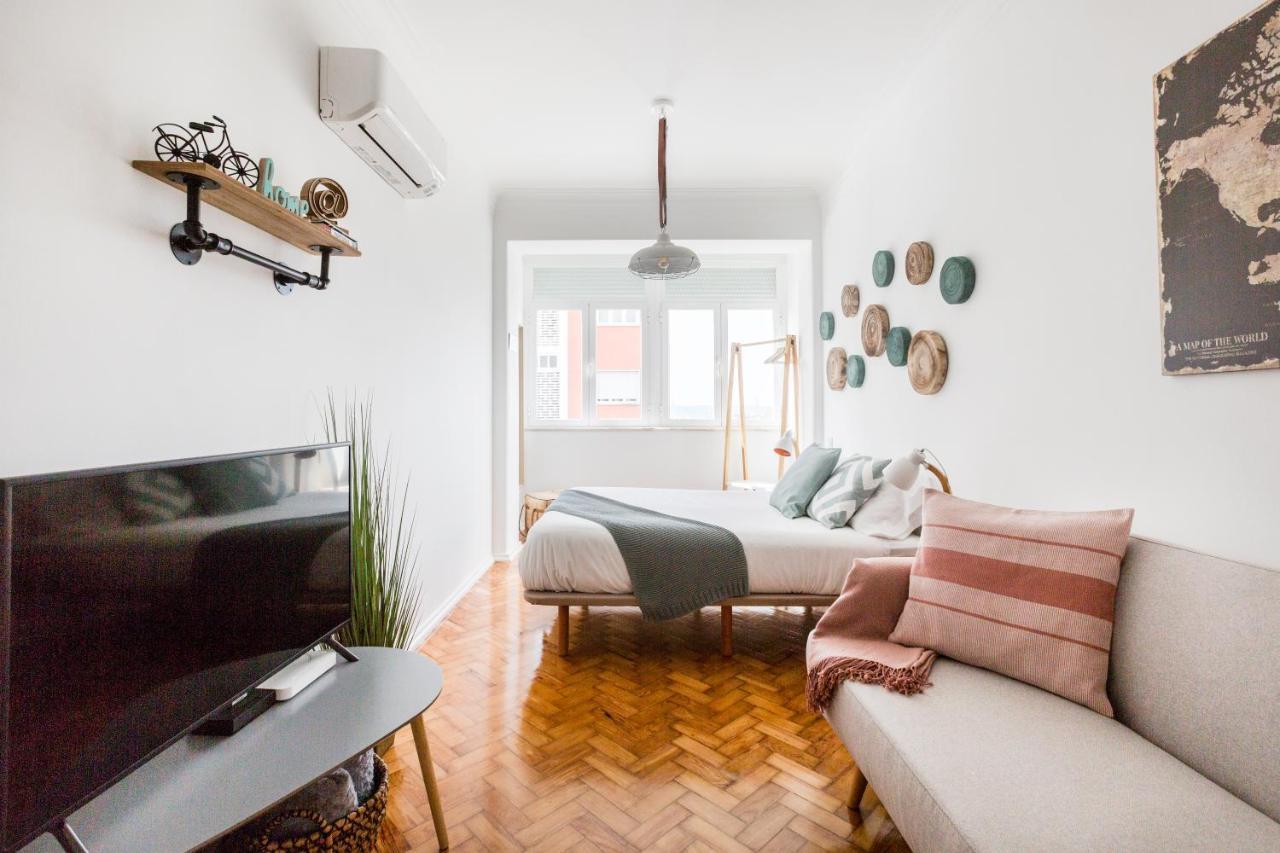 Stroll To Coffee Shops Near A Renovated Hillside Apartment In Graca Лиссабон Экстерьер фото