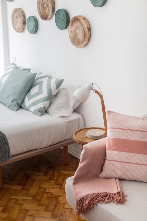 Stroll To Coffee Shops Near A Renovated Hillside Apartment In Graca Лиссабон Экстерьер фото
